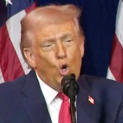 Trump äfft Gespräch mit Macron nach: "Bitte, Donald, ich flehe dich an"