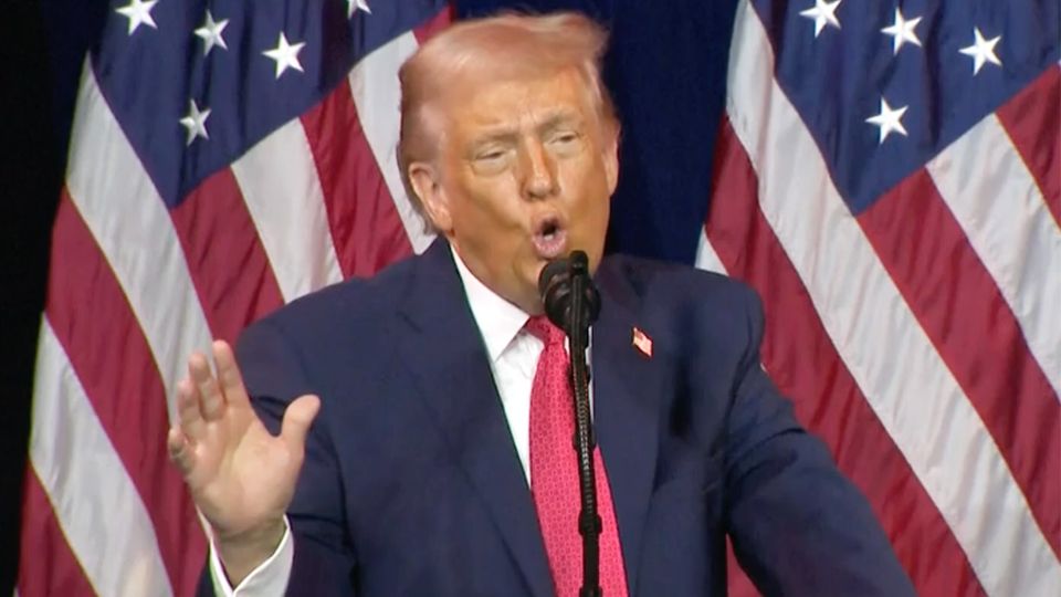 Trump äfft Gespräch mit Macron nach: "Bitte, Donald, ich flehe dich an"