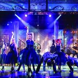 Entertainment auf Broadway-Niveau: Bei NCL können sich die Gäste auch auf eine neue spektakuläre Elton John-Show freuen.