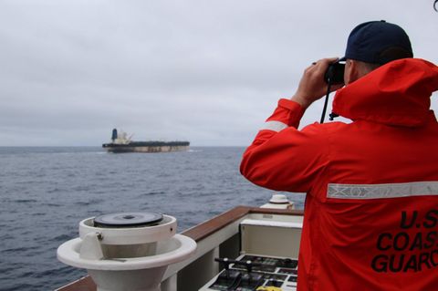 Das Bild vom Tanker veröffentlichte die US-Armee