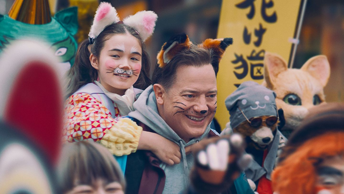 Brendan Fraser (mit Shannon Mahina Gorman) lässt sich in "Rental Family" als Familienmitglied mieten.