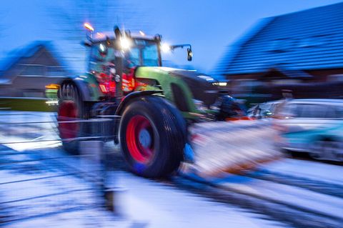 Wegen eines Streikaufrufs warnt das Landesamt für Straßenbau und Verkehr vor möglicherweise glatten Straßen. (Symbolfoto) Foto:
