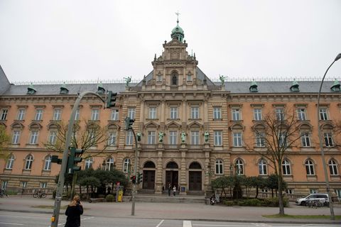 Der Prozess um einen Verstoß gegen das Krim-Embargo wurde im Hamburger Ziviljustizgebäude geführt. (Symbolbild) Foto: Daniel Rei