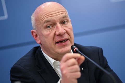 Berlins Regierender Bürgermeister Kai Wegner (CDU) rechtfertigt sein Verhalten. (Archivfoto) Foto: Britta Pedersen/dpa