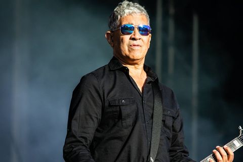 Pat Smear, Gitarrist der Foo Fighters, hat sich den Fuß gebrochen.