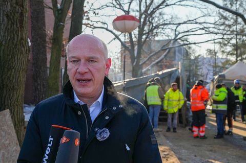 Berlins Regierender Bürgermeister Kai Wegner (CDU) zeigte sich nach dem Ende des Stromausfalls erleichtert, steht wegen seines A
