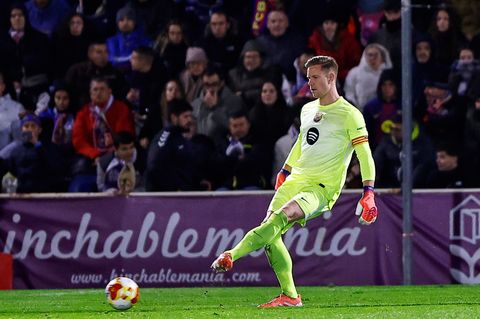 Torwart Marc-André ter Stegen hat sich nichts Ernstes zugezogen. (Archivbild) Foto: Rudy Garcia/AP/dpa