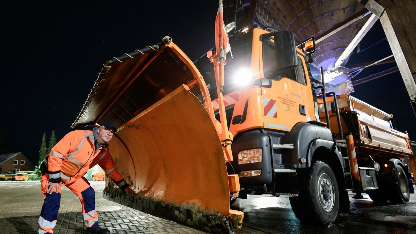 Die Winterdienste in Niedersachsen und Bremen sind gut vorbereitet - auch bei weiteren Wintereinbrüchen. (Archivbild) Foto: Phil