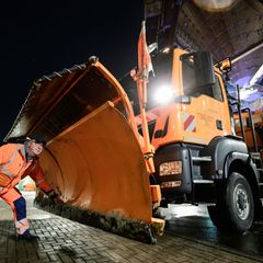 Die Winterdienste in Niedersachsen und Bremen sind gut vorbereitet - auch bei weiteren Wintereinbrüchen. (Archivbild) Foto: Phil