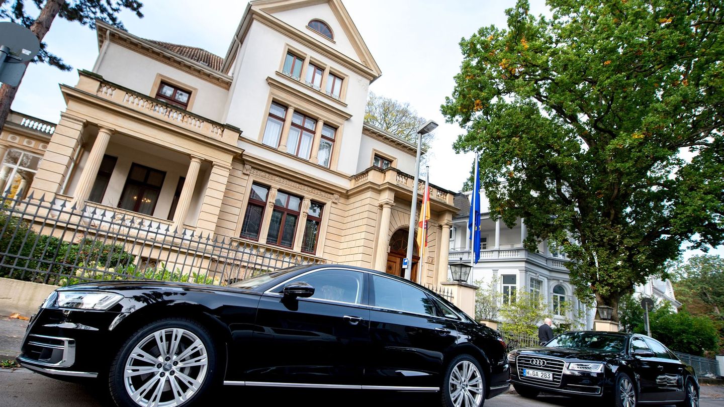 Insgesamt 20 Fahrer beschäftigt die niedersächsische Landesregierung. (Archivbild) Foto: Hauke-Christian Dittrich/dpa