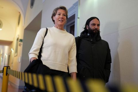 Christina Block (l), deutsche Gastronomin und Unternehmerin, und Anwalt Ingo Bott, Verteidiger von Block