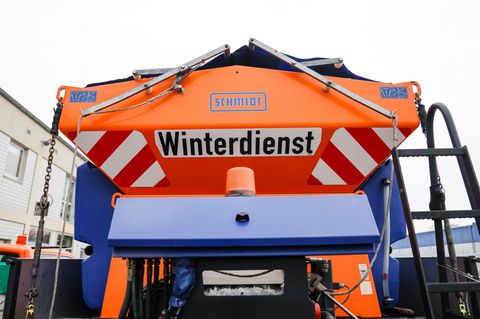 Verschlechtern sich die Wetterverhältnisse im Kreis, kann der Busverkehr eingestellt werden. (Archivbild) Foto: Frank Molter/dpa
