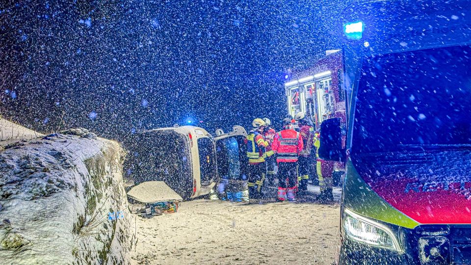 Andauernder Schneefall legt Verkehr lahm – DB und Airlines rechnen mit Ausfällen