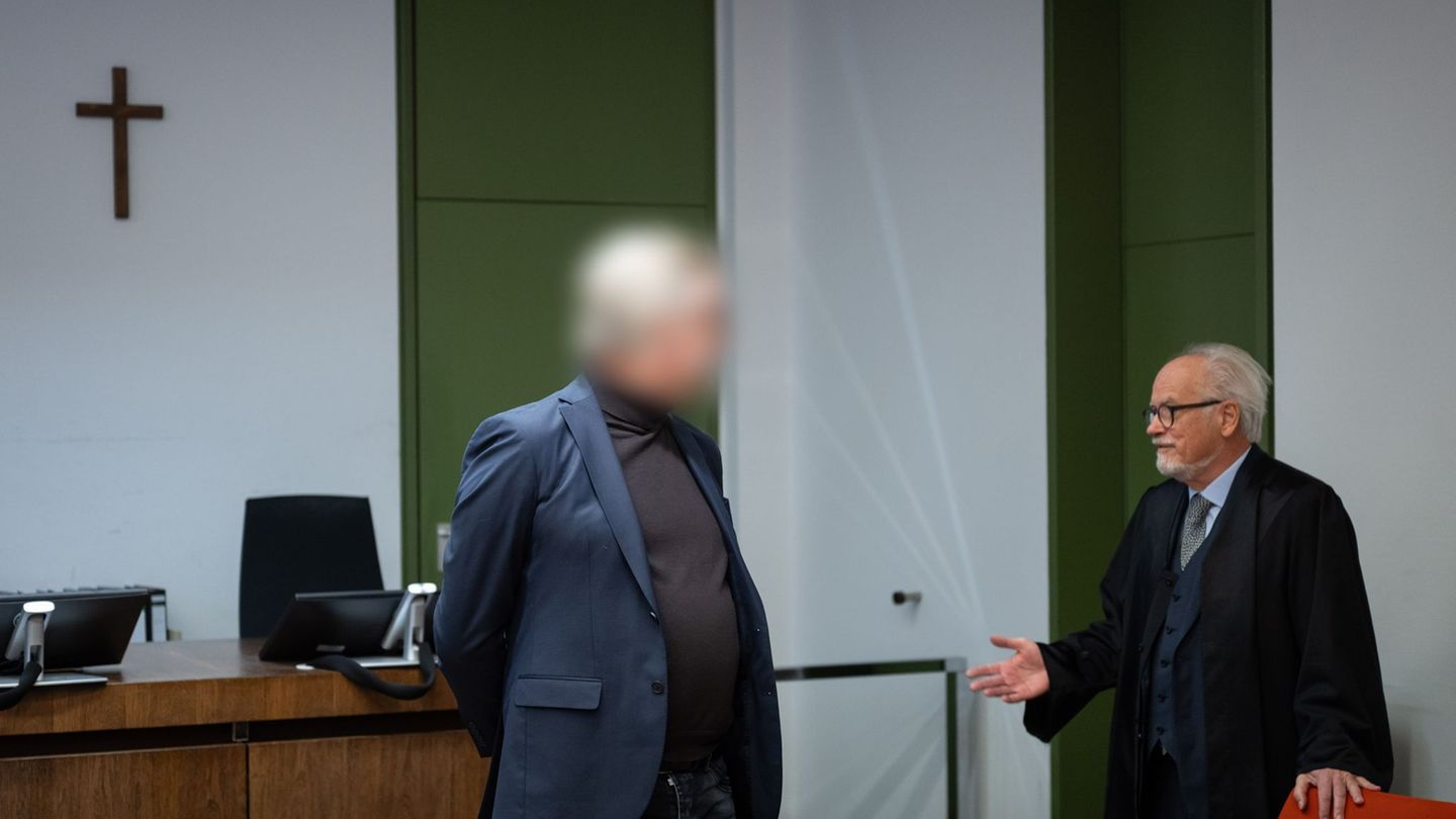 Ein früherer Mitarbeiter des Bistums Eichstätts verwaltete Millionen - und steht nun wegen Untreue und Bestechlichkeit vor Geric