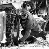 Schneekatastrophe LKW mit Schneeketten