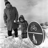 Schneekatastrophe Schild im Schnee versunken