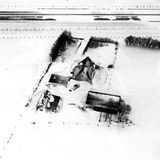 Schneekatastrophe eingeschneiter Hof aus der Lufft