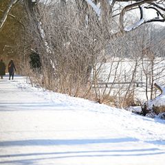 Von Schnee bedeckt sind derzeit viele Gehwege in Berlin. Foto: Lilli Förter/dpa