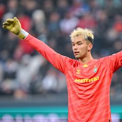 Werder hofft auf einen Einsatz von Torwart Mio Backhaus gegen Hoffenheim. (Archivbild) Foto: Harry Langer/dpa