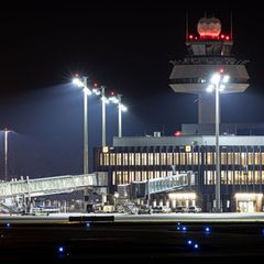 Flughafen Hannover-Langenhagen: Ob es hier ab Freitag zu Ausfällen kommt, ist noch offen. (Archivfoto) Foto: Moritz Frankenberg/