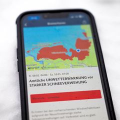 Für mehrere Kreise und Städte im Norden Niedersachsens gelten Unwetterwarnungen. Foto: Sina Schuldt/dpa