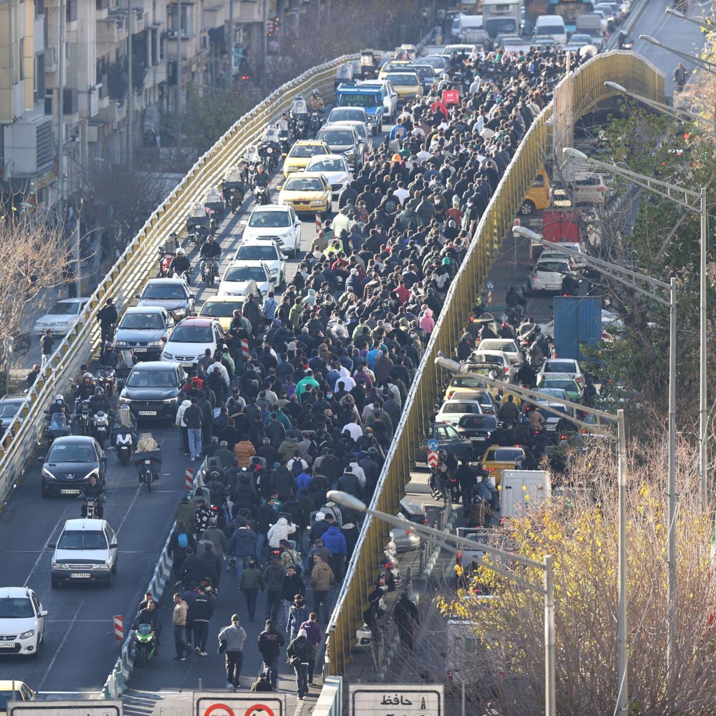 "Wird dieses Mal das Ende sein": Demonstrations-Welle schwappt durch Iran