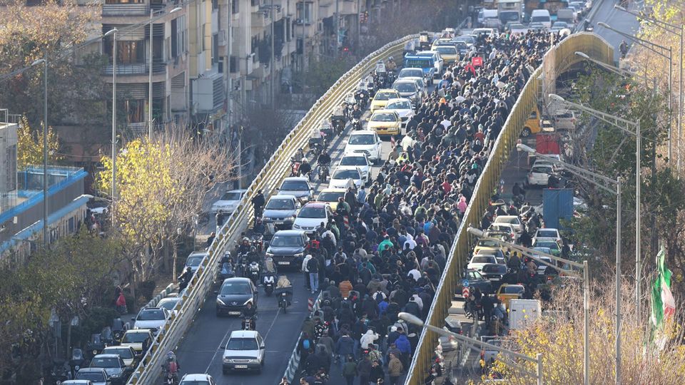 "Wird dieses Mal das Ende sein": Demonstrations-Welle schwappt durch Iran