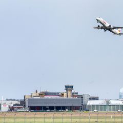 Am Bremer Flughafen ist es zu einem Stromausfall gekommen. (Archivbild) Foto: Sina Schuldt/dpa