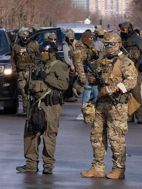 Das Gebiet um den Tatort in Minneapolis wurde nach den tödlichen Schüssen eines ICE-Beamten auf eine dreifache Mutter weiträumig abgerieglt. Donald Trump verteidigte das Vorgehen seiner Beamten