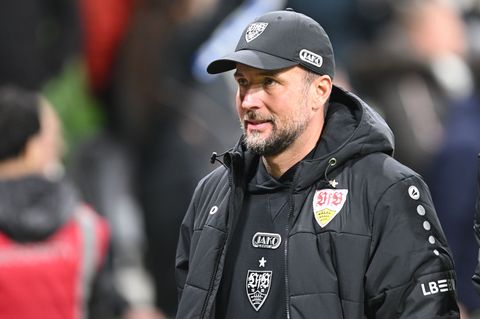 Trainer Sebastian Hoeneß und der VfB sind am Samstag in Leverkusen zu Gast. (Archivbild) Foto: Carmen Jaspersen/dpa