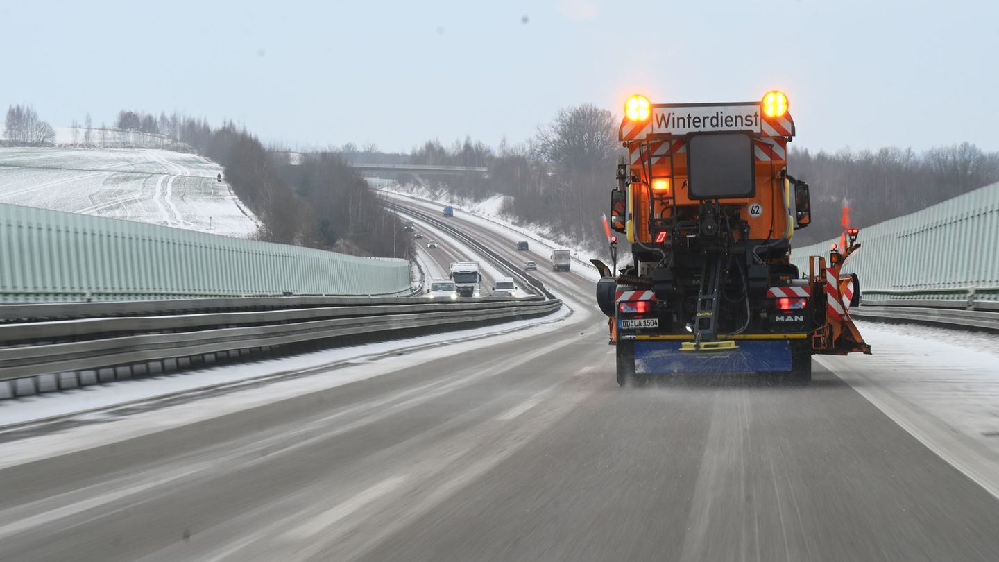 Schnee und Eisglätte: Sachsen rüstet sich gegen den Wintersturm. Foto: David Hammersen/dpa