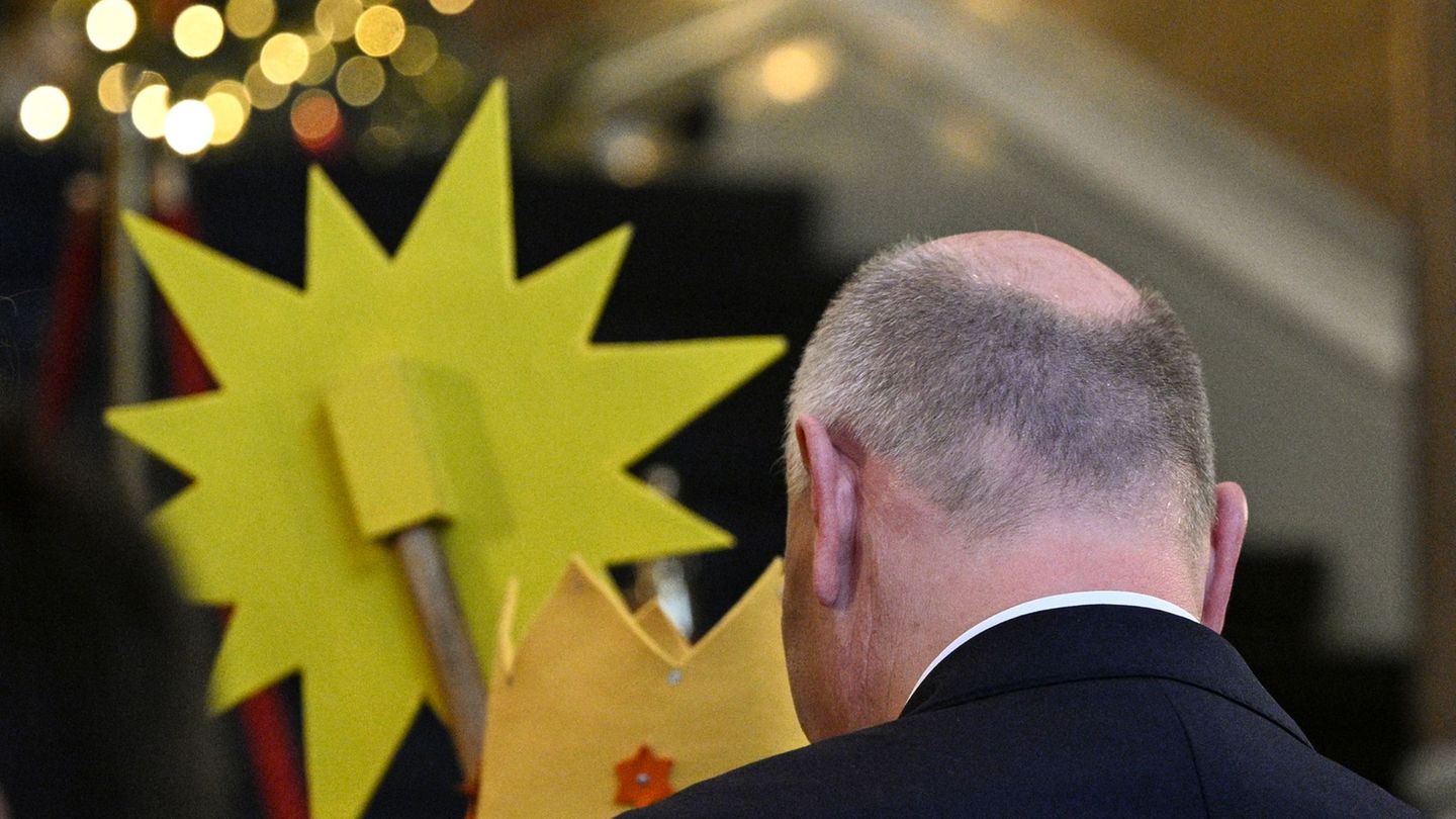 Berlins Regierender Bürgermeister Kai Wegner (CDU) steht wegen seines Krisenmanagements während des Stromausfalls unter Druck. F