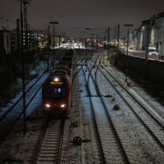 Winterwetter ist auch auf den Schienen zu sehen. Foto: Harald Tittel/dpa