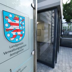 Im Prozess wegen versuchter Strafvereitelung hat sich der angeklagte Anwalt zunächst nicht zu den Vorwürfen geäußert. (Archivbil