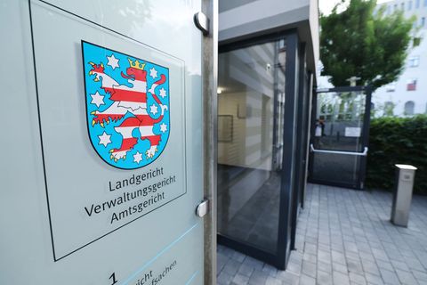 Im Prozess wegen versuchter Strafvereitelung hat sich der angeklagte Anwalt zunächst nicht zu den Vorwürfen geäußert. (Archivbil