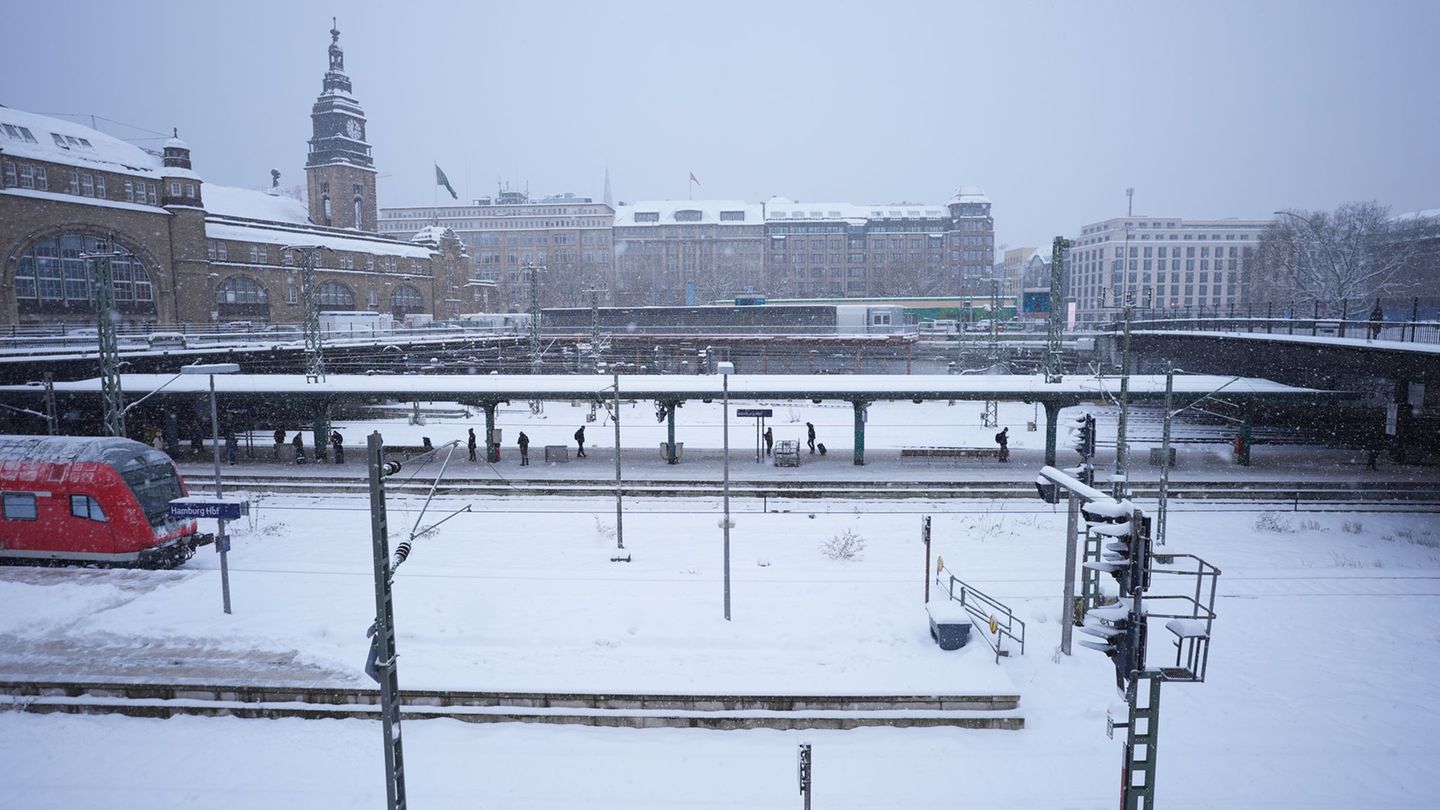 In Hamburg liegt in diesen Tagen viel Schnee - und es wird nochmal mehr. Foto: Marcus Brandt/dpa