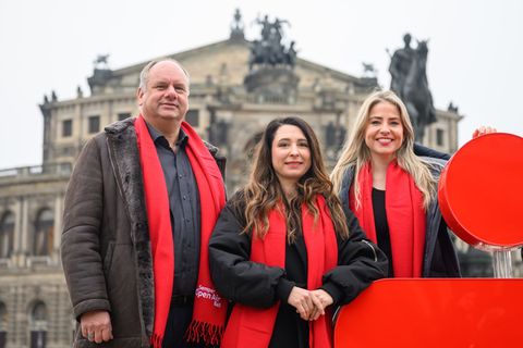 Zum Open-air-Ball vor der Semperoper werden am 6. Februar erneut rund 10.000 Fans erwartet. Foto: Robert Michael/dpa