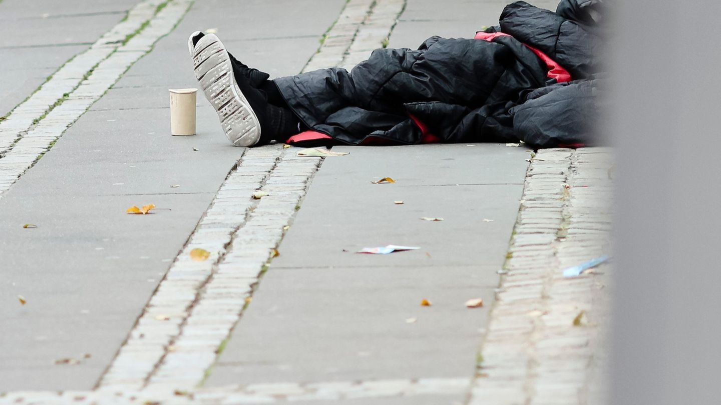 Angaben, wie viele Menschen in Schleswig-Holstein derzeit auf der Straße lebten, könnten nicht verlässlich gemacht werden. (Symb