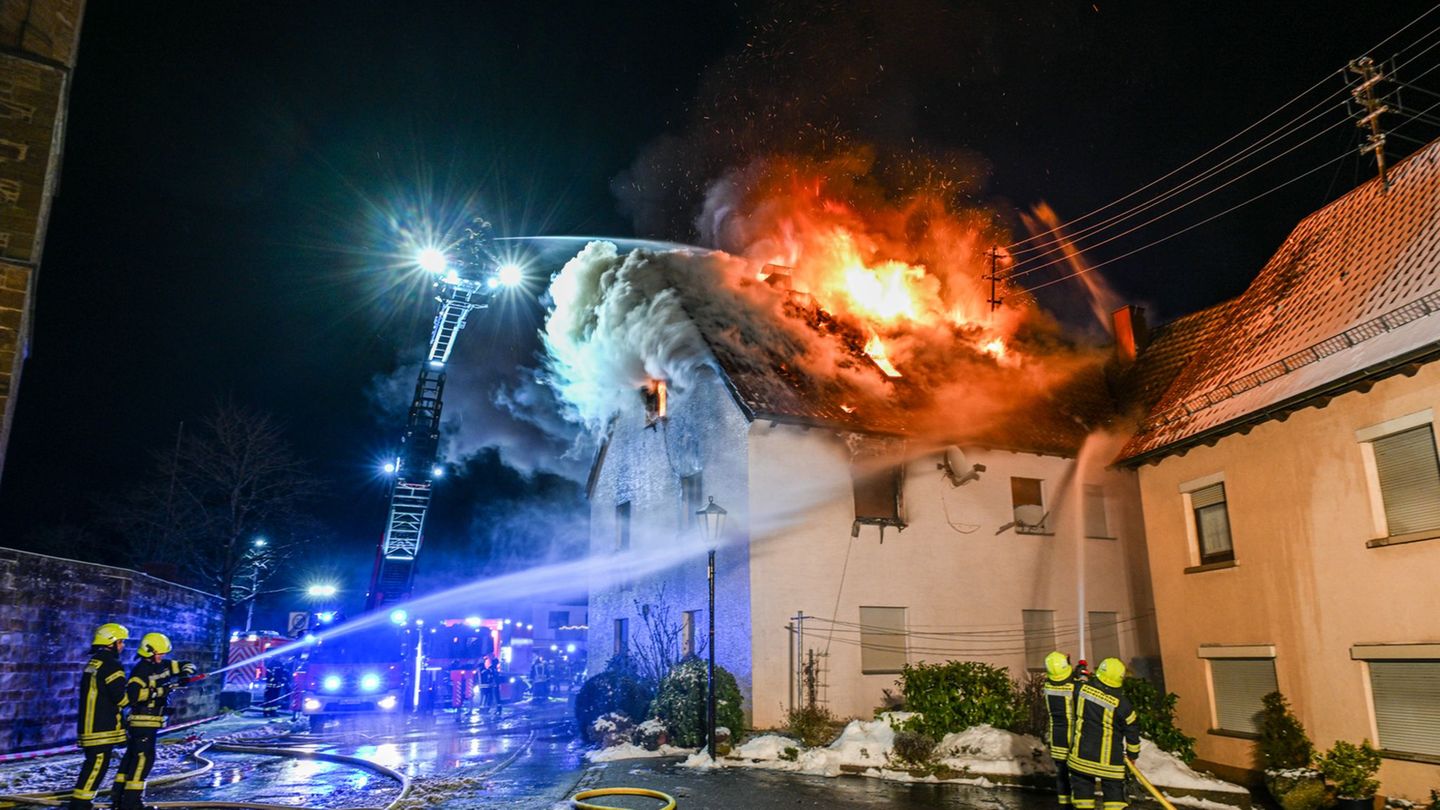 Nach dem Brand in Waldstetten gibt es neue Erkenntnisse.(Archivbild) Foto: Jason Tschepljakow/onw-images/dpa