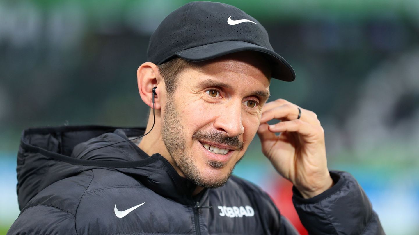 Freiburg und Trainer Julian Schuster empfangen am Samstag den HSV. (Archivbild) Foto: Darius Simka/dpa
