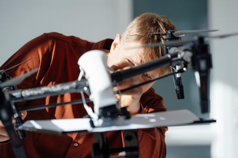 Ein Ingenieur bei der Arbeit