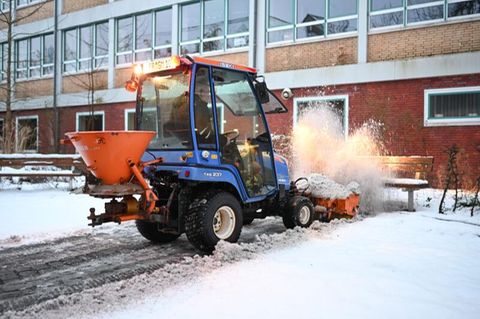 Newsblog zur Wetterlage: Schleswig-Holstein und Niedersachsen machen Schulen größtenteils dicht