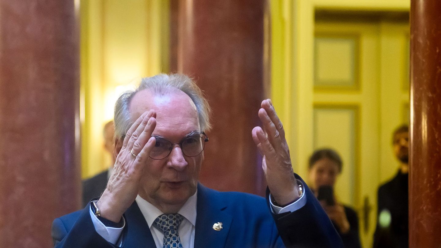 Sachsen-Anhalts Ministerpräsident Reiner Haseloff (CDU) könnte sich vorzeitig aus dem Amt zurückziehen. Foto: Klaus-Dietmar Gabb