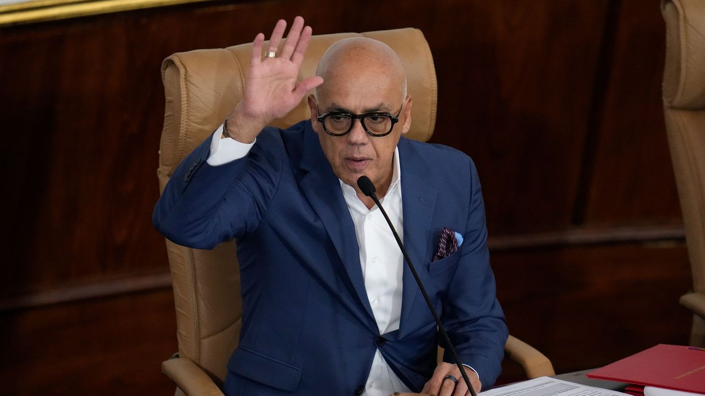 Details zur Freilassung der Häftlinge nannte Parlamentspräsident Jorge Rodríguez nicht. Foto: Matias Delacroix/AP/dpa