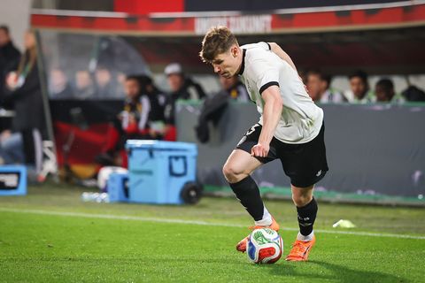 Lukas Ullrich verlängert seinen Vertrag bei Borussia Mönchengladbach vorzeitig. (Archivbild) Foto: Daniel Karmann/dpa