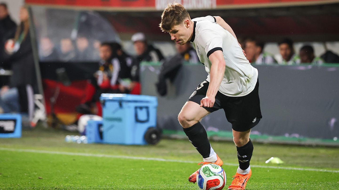 Lukas Ullrich verlängert seinen Vertrag bei Borussia Mönchengladbach vorzeitig. (Archivbild) Foto: Daniel Karmann/dpa