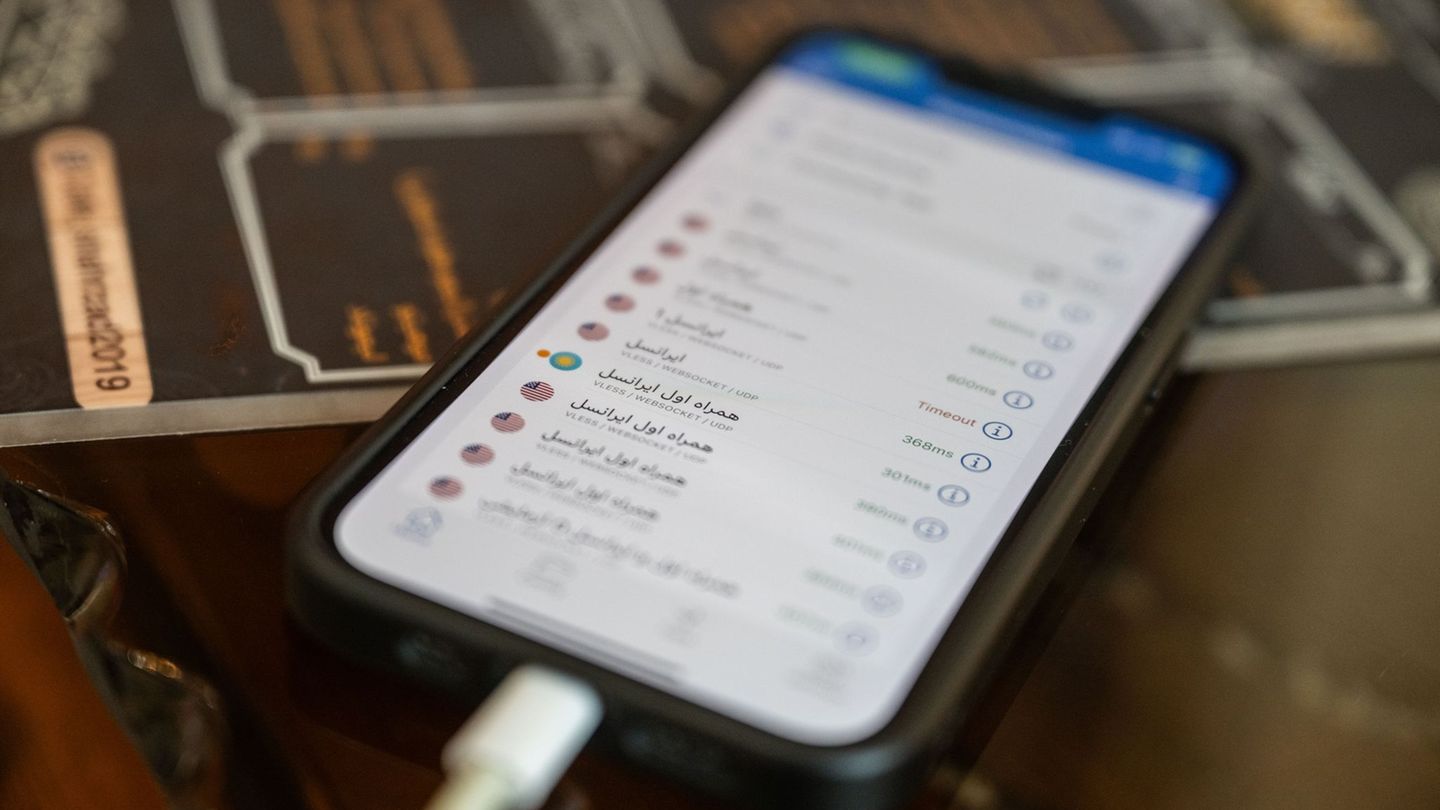 Neue-Protestwelle-Landesweiter-Internet-Blackout-im-Iran