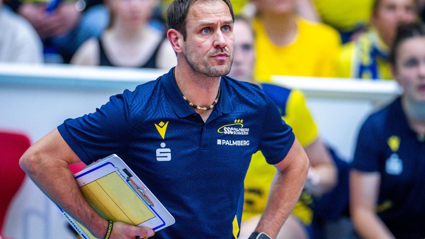 Trainer Felix Koslowski vom SSC Palmberg Schwerin durfte trotz Niederlage zufrieden sein. (Archivbild) Foto: Jens Büttner/dpa