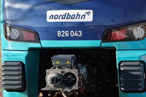 Die Nordbahn hat alle Zugfahrten am Freitag zunächst abgesagt. (Archivbild) Foto: Christian Charisius/dpa