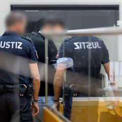 Ein Staatsanwalt aus Hannover soll gegen Geld eine international agierende Kokain-Bande mit Informationen versorgt haben. Jetzt